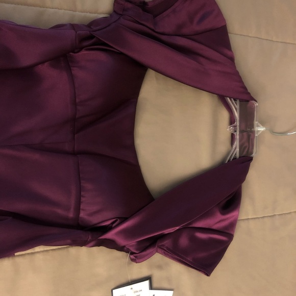 Gorgeous form fitting evening dress - Picture 3 of 6